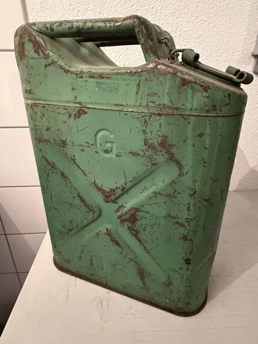 Benzinkanister: Kanister Vintage – Gebraucht aus La Cibourg von pantokrator 3