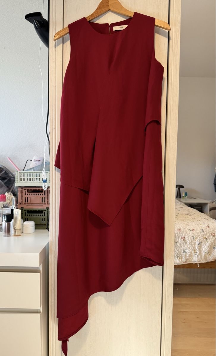 Robes: Asymmetric dress – D'occasion à Kilchberg ZH par ngt_hnw9