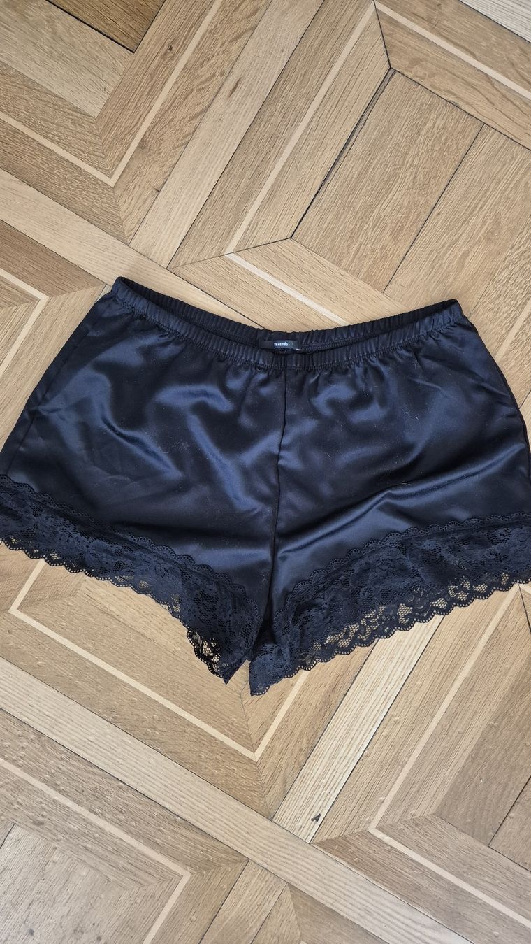 Tezenis Pantaloni: Schwarze Satin Shorts mit Spitze, Gr. S, Tezenis – Nuovo (secondo la descrizione) da Winterthur venduto da inkidaria