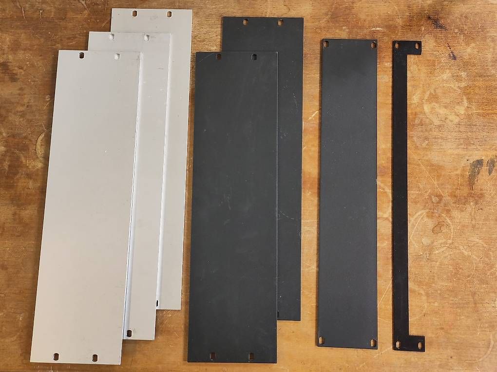Racks & Ständer: 7 Rackblenden gebraucht – Gebraucht aus Zürich von Roessler0