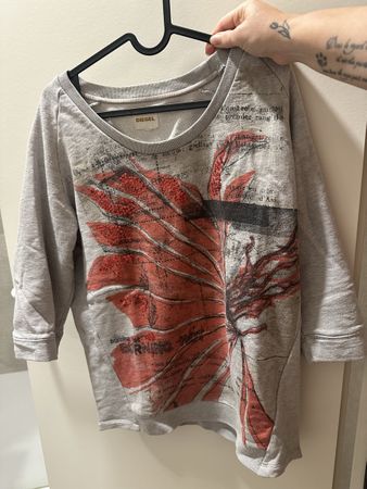 Pull Diesel gris à imprimé floral avec des paillettes