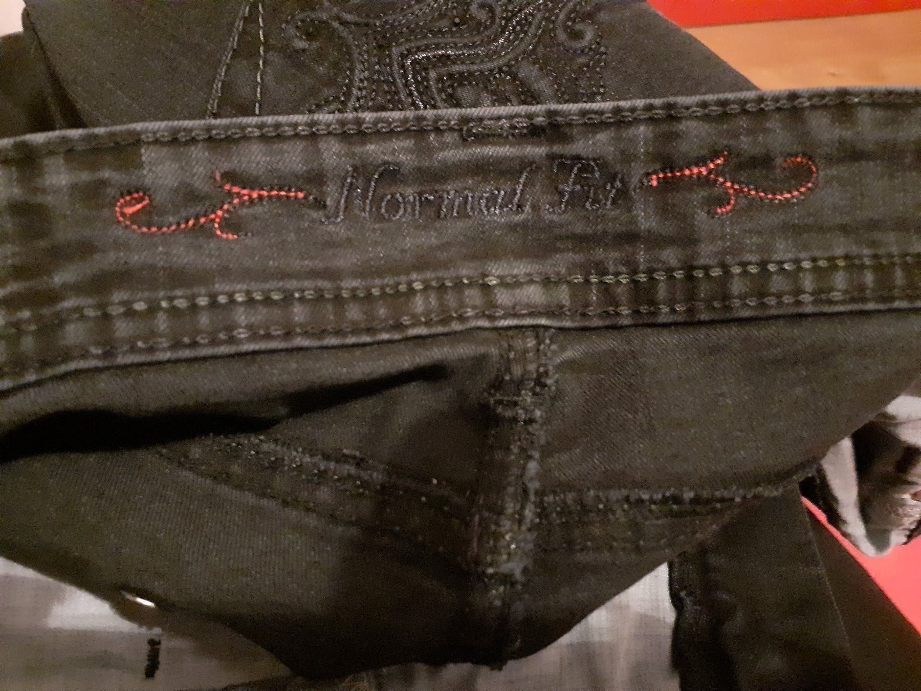Jeans: schöne schwarze Jeans Grösse 40 – Gebraucht aus wolfertswil von februartag 2