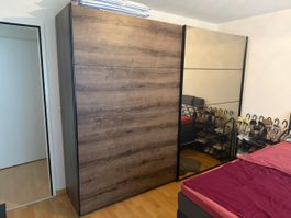 Grosser Kleiderschrank mit Spiegel – 209 x 270 cm