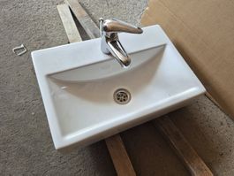 Waschbecken mit Armatur, neuwertiem Zustand