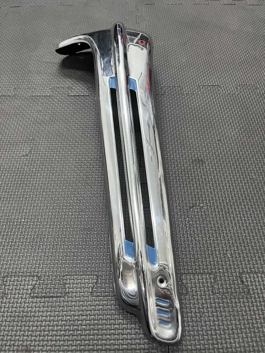 Vespa Tutti pezzi di ricambio per scooter: Vespa Faro Basso Backenschmuck – Nuovo (secondo la descrizione) da Thun venduto da Cpia 3