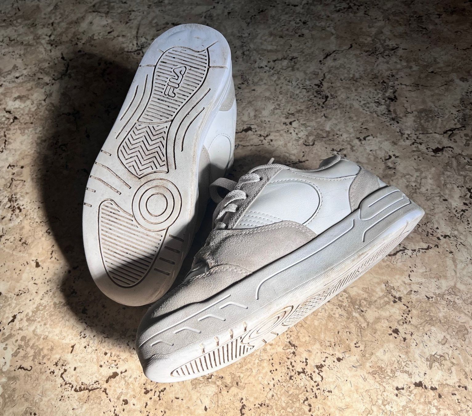Scarpe da donna: Fila Sneaker grau mit weissem Einsatz, Gr. 37 – Usato da Laufen venduto da eichhorn15 3