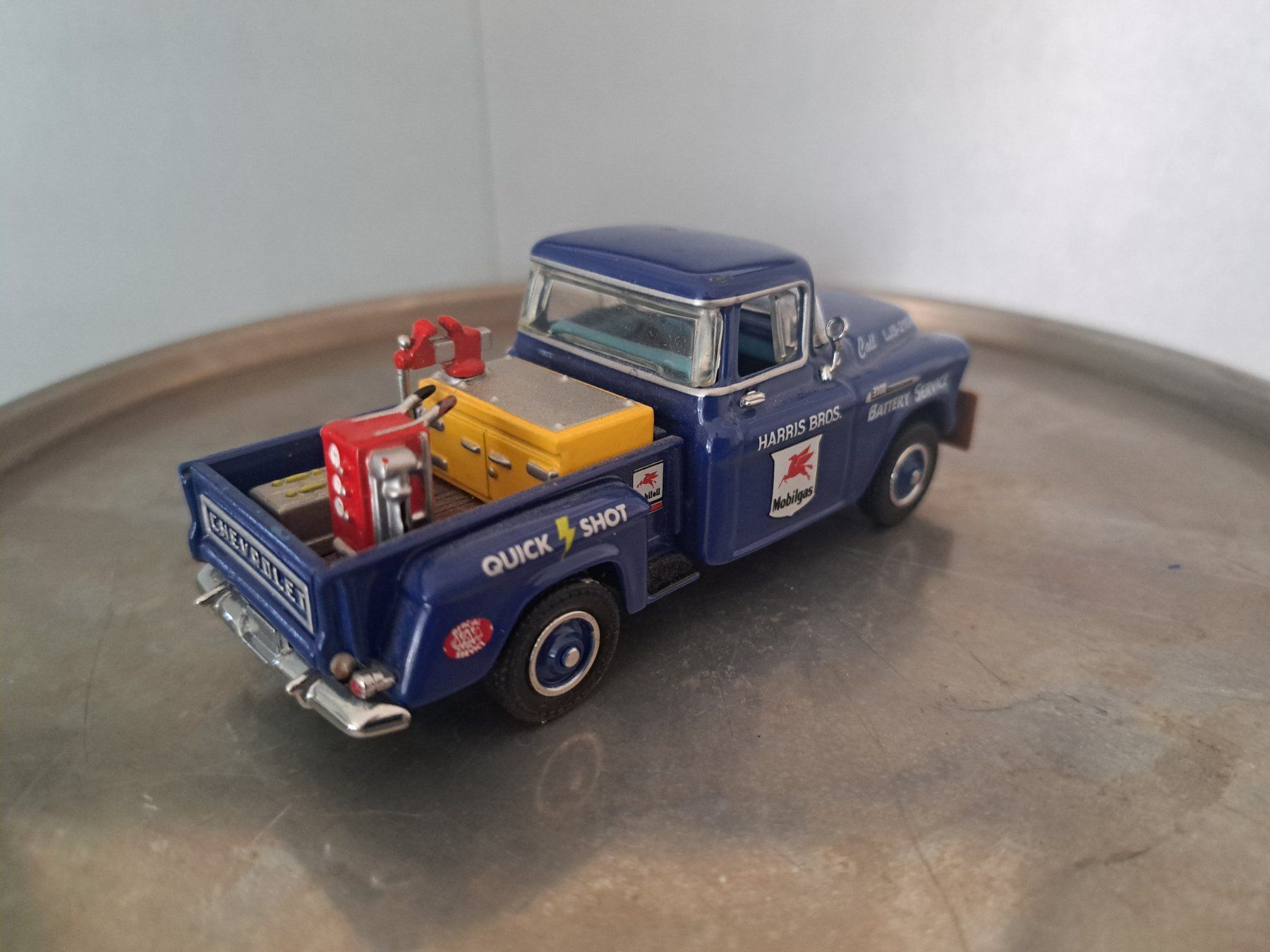Matchbox Modellautos: Chevy Apache Mobilgase Matchbox 1/43 – Neu (gemäss Beschreibung) aus Emmenbrücke von bikesandmore75 3