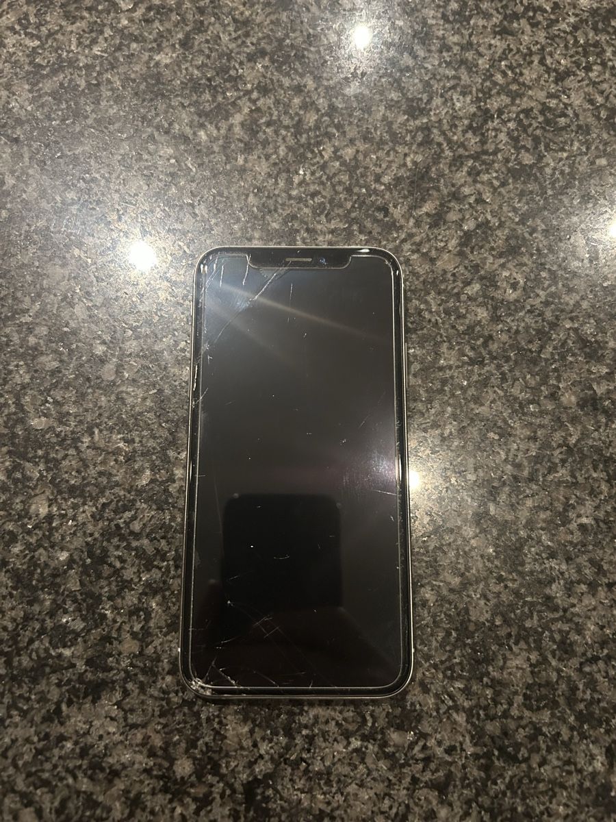 Apple Handys / Smartphones: iPhone XS, Rückseite Top Zustand, display hat risse – Gebraucht aus Jona von dkjfklslkjdf 1