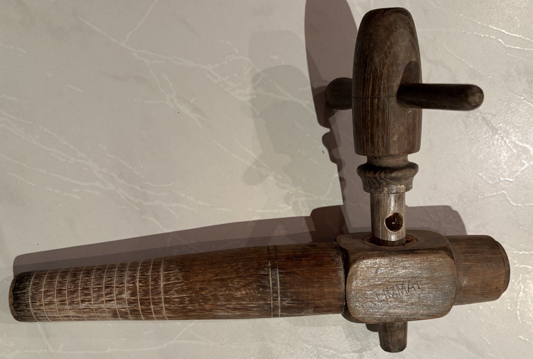 Alle Dekorationen: Zapfhahn aus Holz, Vintage – Gebraucht aus Neukirch-Egnach von Phion 3