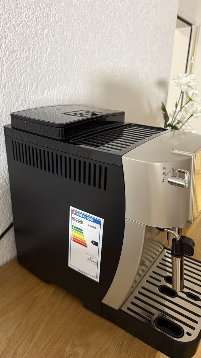 De'Longhi Macchine per caffè & Macchine per espresso: DeLonghi Magnifica Start silber/schwarz – Nuovo (secondo la descrizione) da Gerlafingen venduto da tbnl02 1