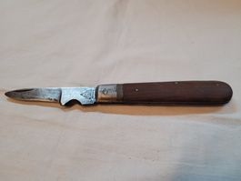 Couteau de poche ancien, manche en bois, lame acier. (179)