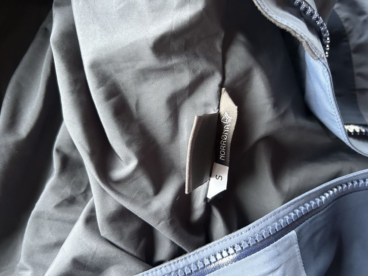 Norrøna Giacche: Norrona Gore-Tex Jacke Damen – Usato da Frutigen venduto da w08 3