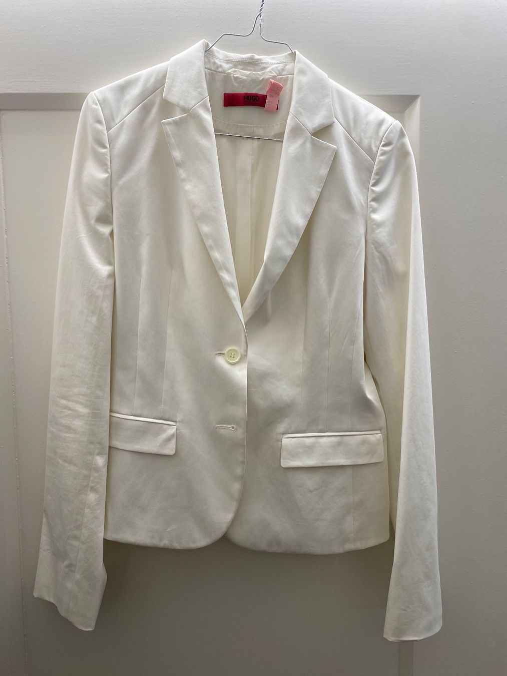 Hugo Boss Completi & Tailleur: Hugo Boss Blazer, Gr. 36, offwithe, frisch gereinigt – Usato da Schlieren venduto da neopreniii