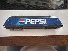 Märklin H0 34633 – Locomotive Re 460 CFF « Pepsi » – Digital