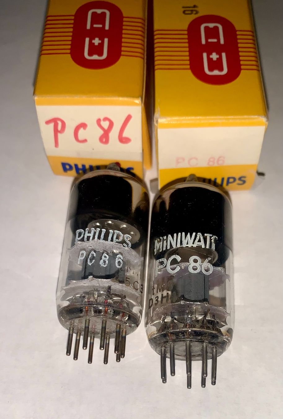 Philips Componenti elettronici: 2 Röhren / Radioröhren PC86(Spanngitter-Triode), NOS,Philips – Nuovo (secondo la descrizione) da Biel/Bienne venduto da Oldradio 1