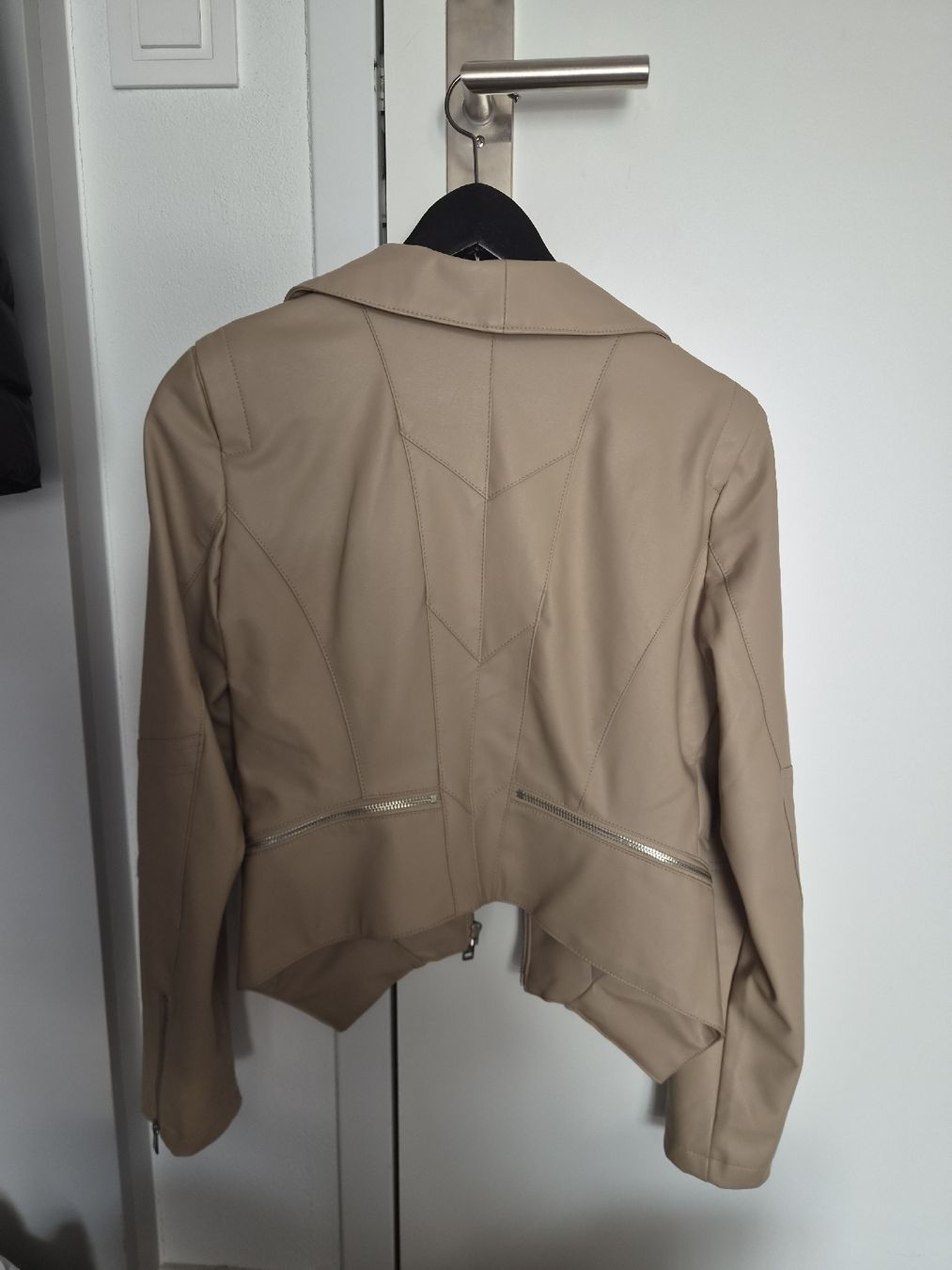 Guess Jacken: Guess Jacke – Neu (gemäss Beschreibung) aus Glattfelden von Ivana5288 1