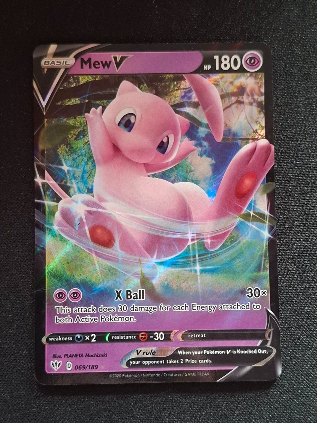 Pokémon Carte collezionabili: Pokemon Mew V 069/189 Darkness Ablaze – Nuovo (secondo la descrizione) da Gammen venduto da Karbax