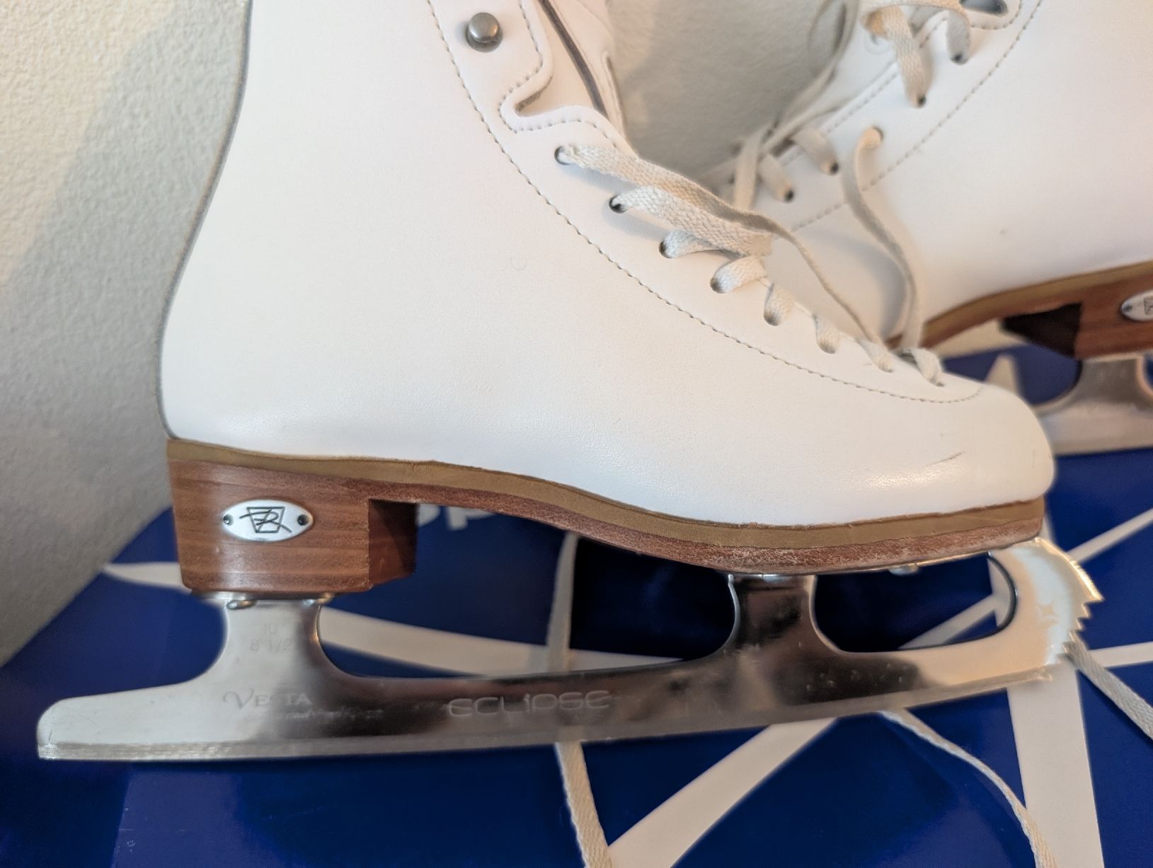 Pattini da ghiaccio: Riedell Stride  size  1 1/2 (eu 32) with Eclipse blades – Usato da Pfäffikon SZ venduto da mar_q95n 1