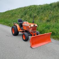 Tracteur Traktor Kubota B1750 mit Schneepflug!