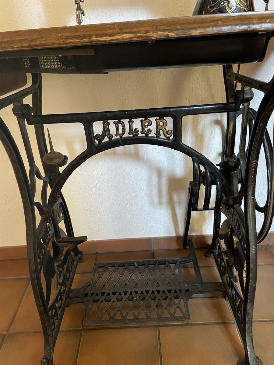 Adler Macchine da cucire: Antike Adler Nähmaschine, ca. 1920 – Usato da Escholzmatt venduto da BiLi55 2