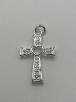 Pendentif croix avec cœur central et strass en Argent 925