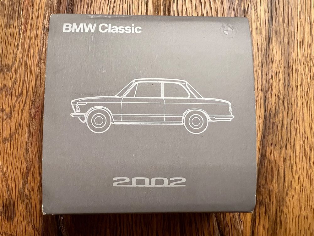 Schuco BMW 2002 Modellauto 1:64 – Orange, Detailgetreuer Sammler-Klassiker