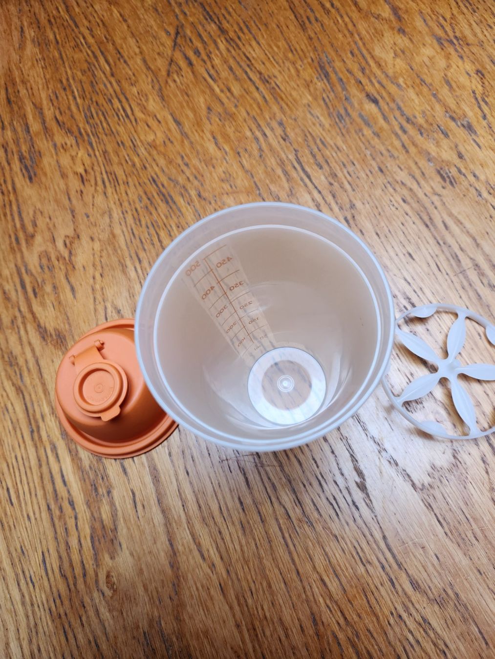 Tupperware Contenitori & Simili: Tupperware Shaker 500ml kleinem Teiler Orange – Usato da Gstaad venduto da Meiel2020 2