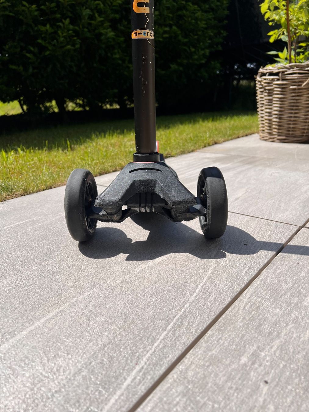 Micro Kickboard: Micro Scooter Maxi - schwarz – Usato da Ebertswil venduto da Arula7 1