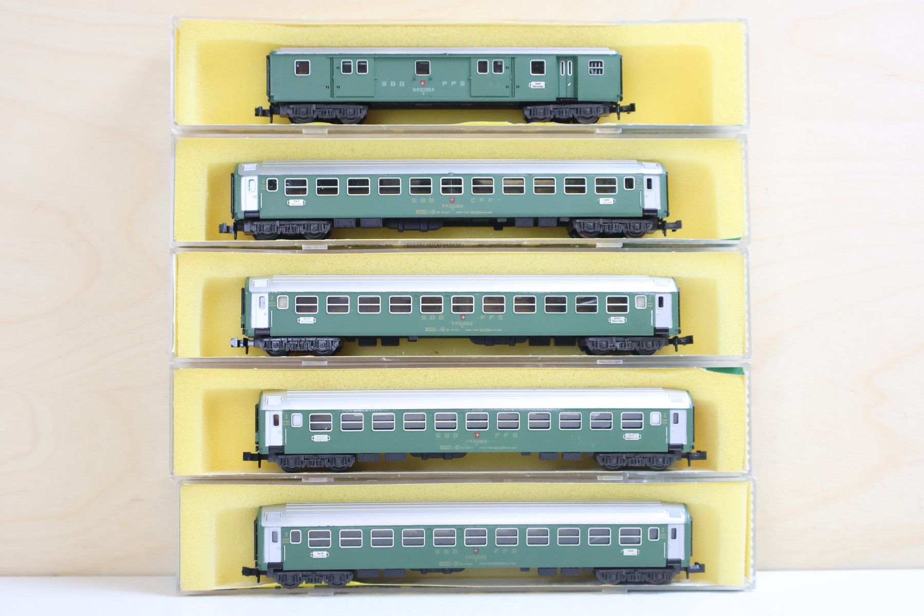 Trix Modellini di ferrovie: Minitrix 5 x SBB Reisezuwagen Set - Spur N – Usato da Winterthur venduto da Monstera 5