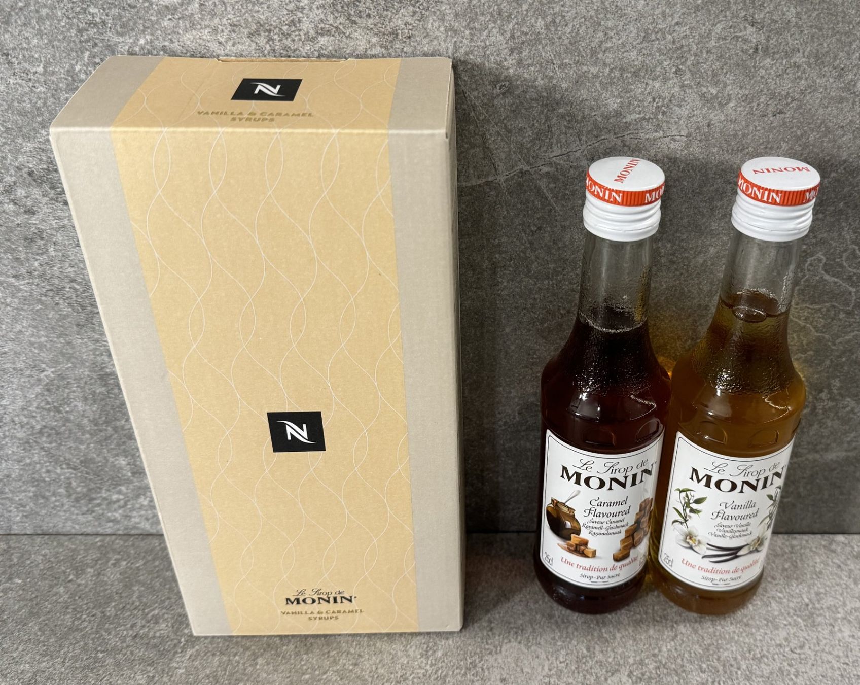 Cibi & Specialità: MONIN-Sirup-Set - Vanille + Karamell ... – Nuovo e nell'imballaggio originale da Chur venduto da Papageibarsch77 1