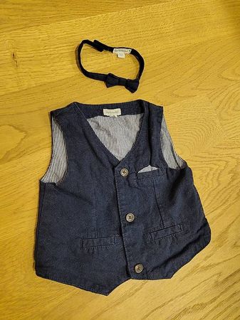 Weste und Fliege für Baby