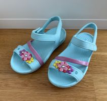 Crocs Mädchen Sandalen Gr. C9 (25-26) mit Blumen