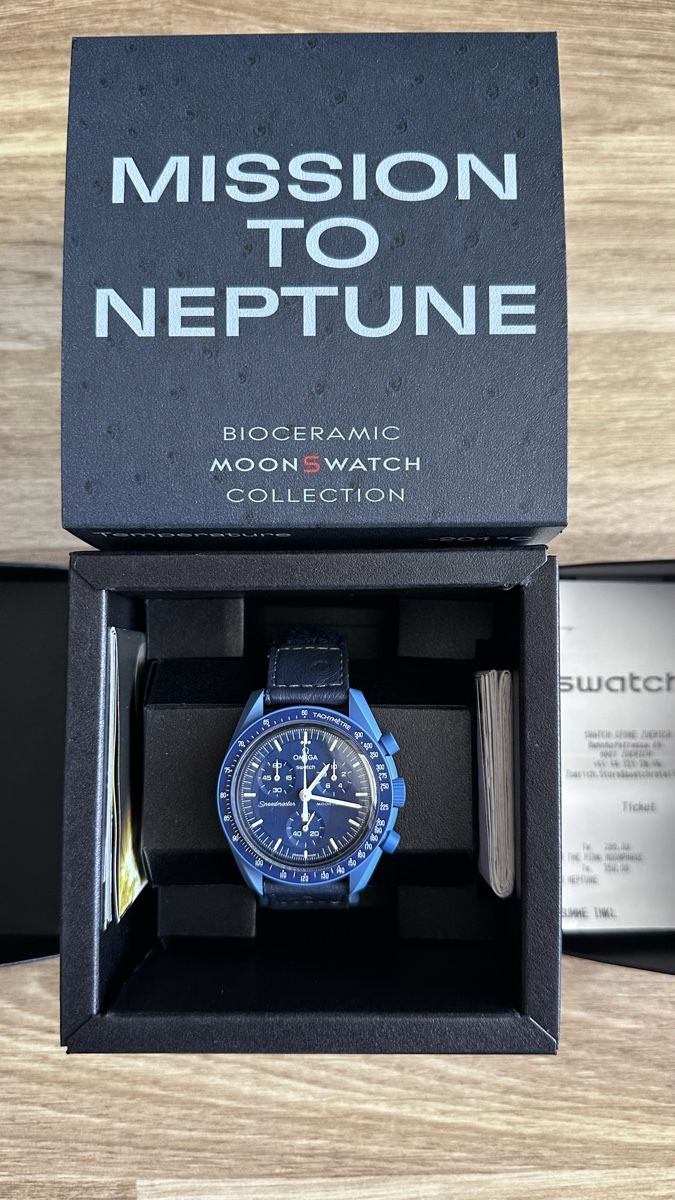 Swatch Orologi: Moonswatch "Mission to Neptune Ostrich" neuve. – Nuovo e nell'imballaggio originale da Rudolfstetten venduto da Bibifric 1