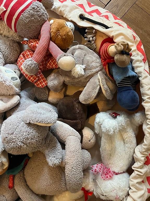 Jouets: Rund 30 Stofftiere – D'occasion à Zürich par cat 2