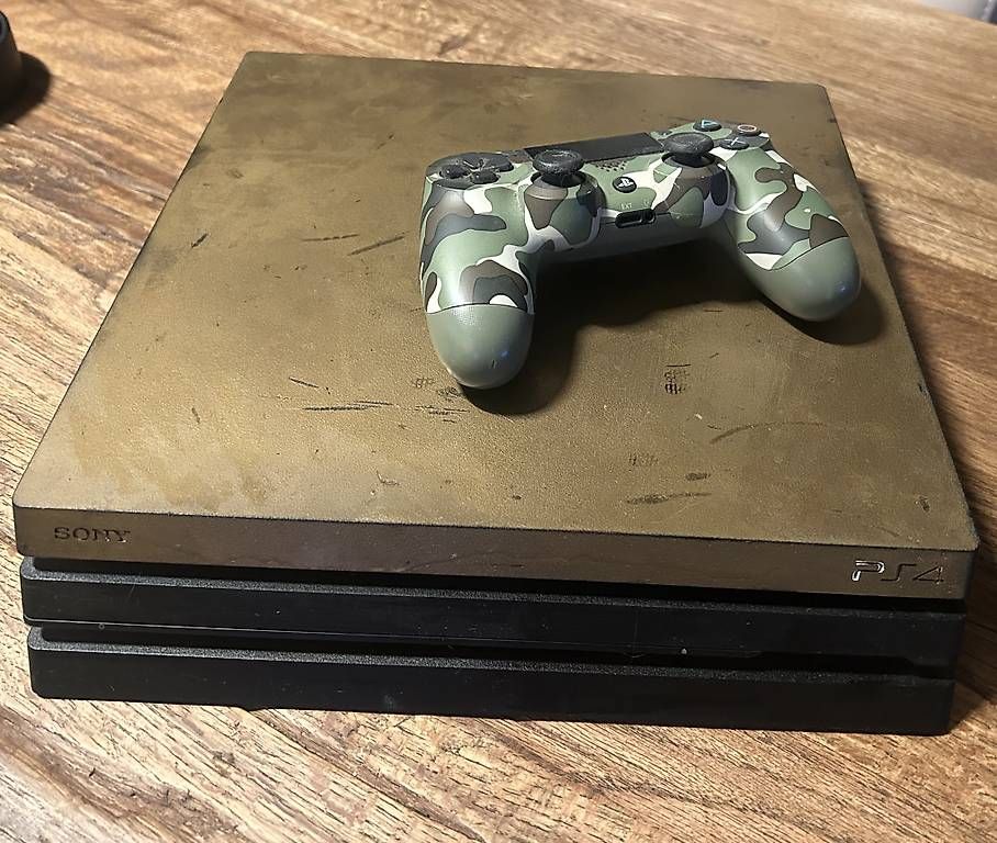 Console: PS4 Pro mit Spielen – Usato da Rudolfstetten venduto da mel_q6mh