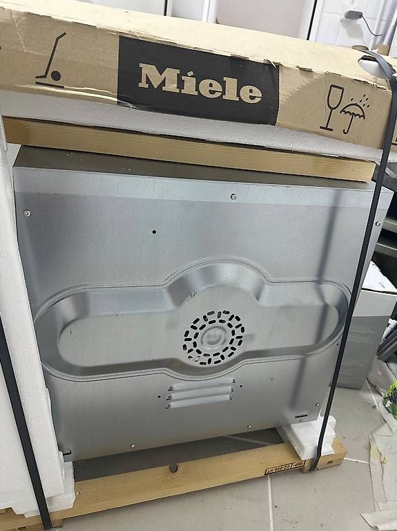 Fours: Miele Einbaubackofen – Neuf avec emballage d'origine à Riehen par KJM4125 4