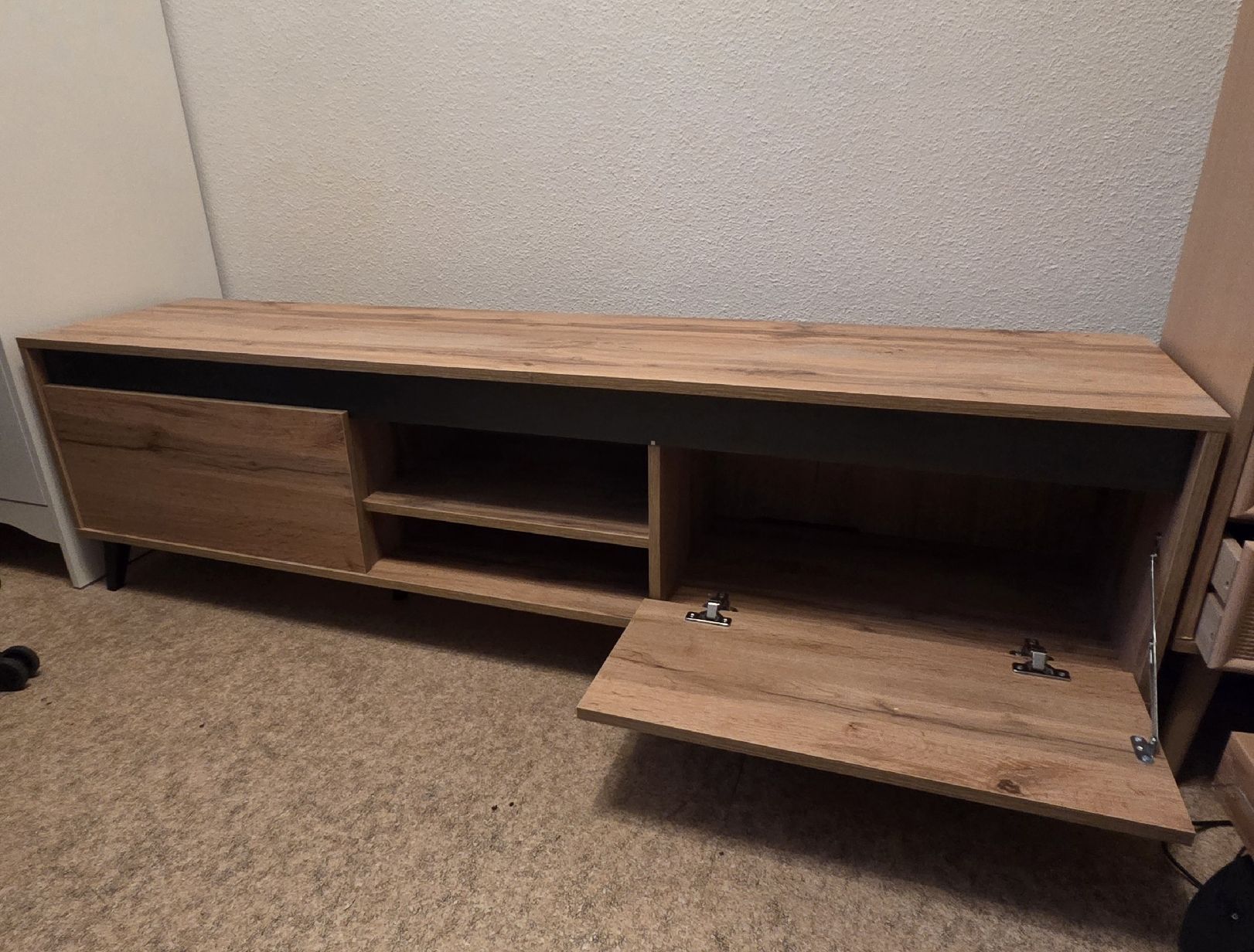 TV Möbel: Sidebord  Holzoptik mit Klappen und offene Fächer – Gebraucht aus Lyss von yil_f8xt 1
