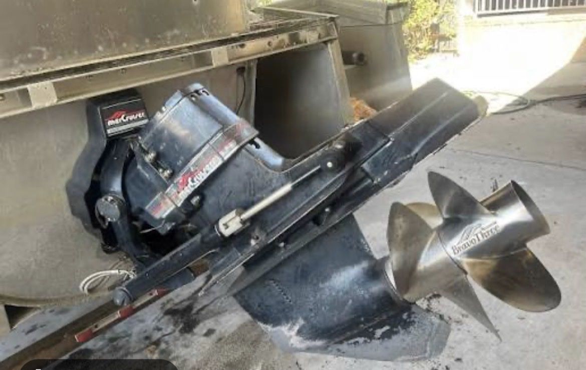 Motori: Mercruiser Bravo 3 Duoprop Z antrieb – Usato da Bern venduto da Boot-32
