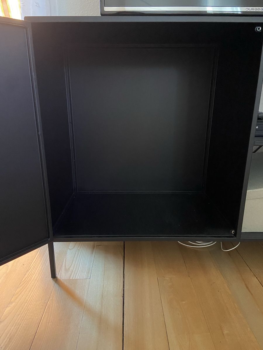 Meubles TV: TV-Möbel/Sideboard, Metall, schwarz – D'occasion à Solothurn par an_wy 1