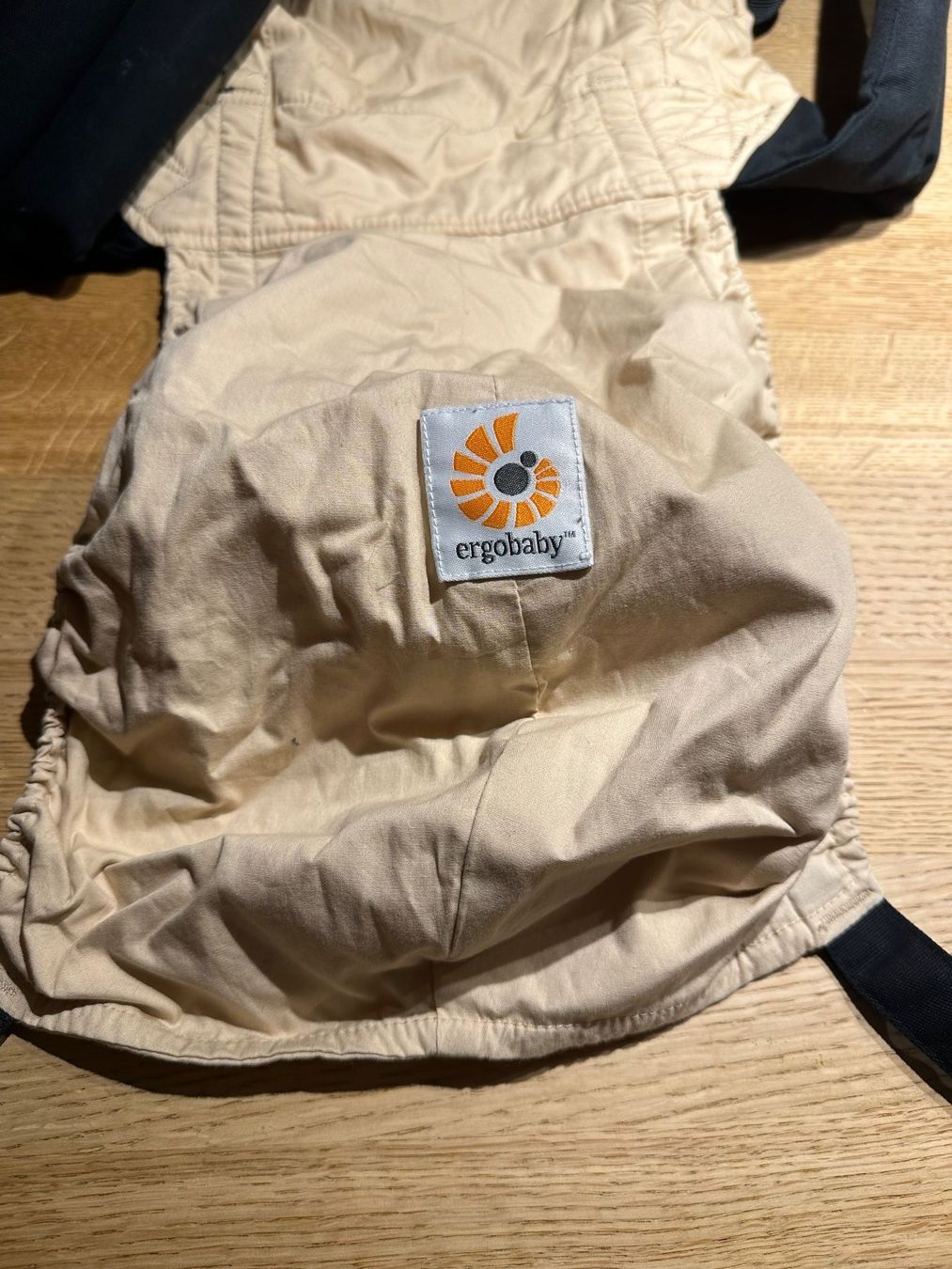 Ergo Baby Marsupi portabebè: Original Ergobaby Trage inkl. Newborn Einsatz – Usato da Egerkingen venduto da Claudia_Flury 4