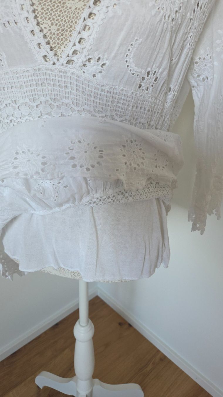 Tuniche: Tunika weiss mit Spitzen, Grösse M/S – Usato da Therwil venduto da sonne334 2