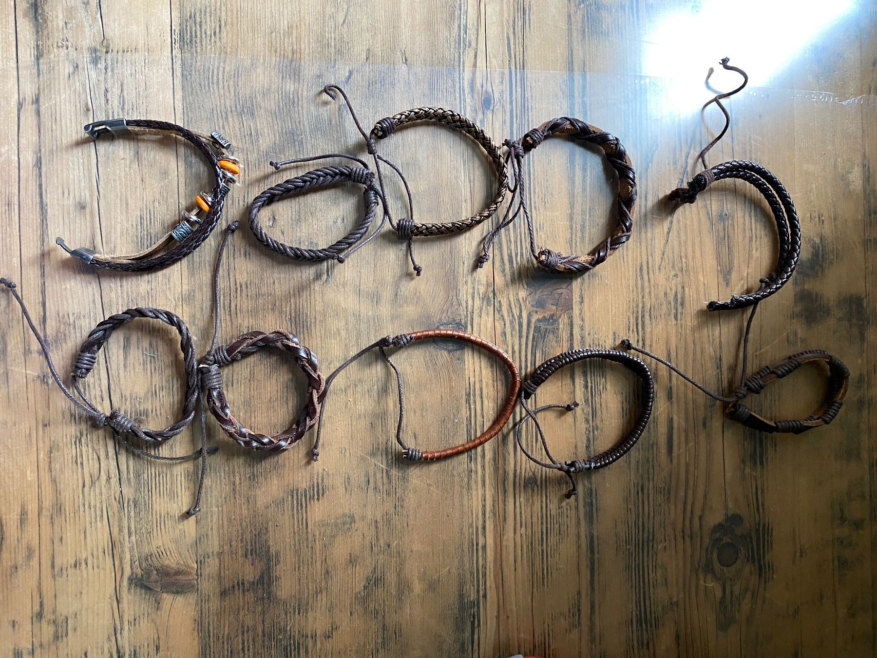 Bracciali & Braccialetti: Leder Armbändchen 9 Stk – Usato da Schinznach-Dorf venduto da Hpurzel
