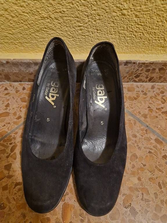 Damenschuhe: Wildlederschuhe Gaby Grösse 38 – Gebraucht aus Zürich von pm00 1