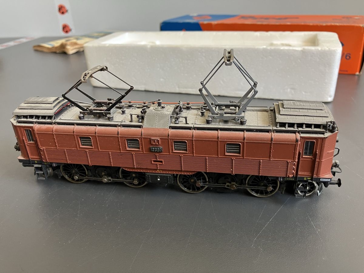Roco Modellini di ferrovie: Roco H0 Lokomotive mit OV – Usato da Aarburg venduto da Wendepunkt_Fundgrube 2