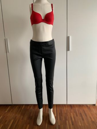 AKRIS-Exklusive Lederhose aus feinstem Lammnappa NP 1990, 34