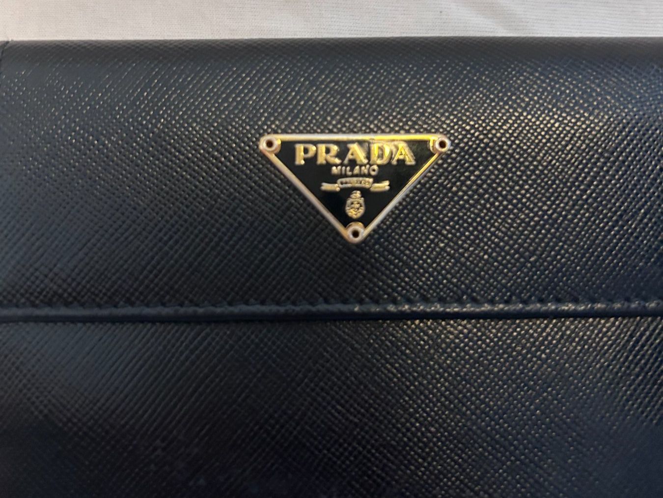 Prada Portafogli: Prada Saffiano Leather Black Fold Wallet – Usato da Zürich venduto da Mr.Elle 4
