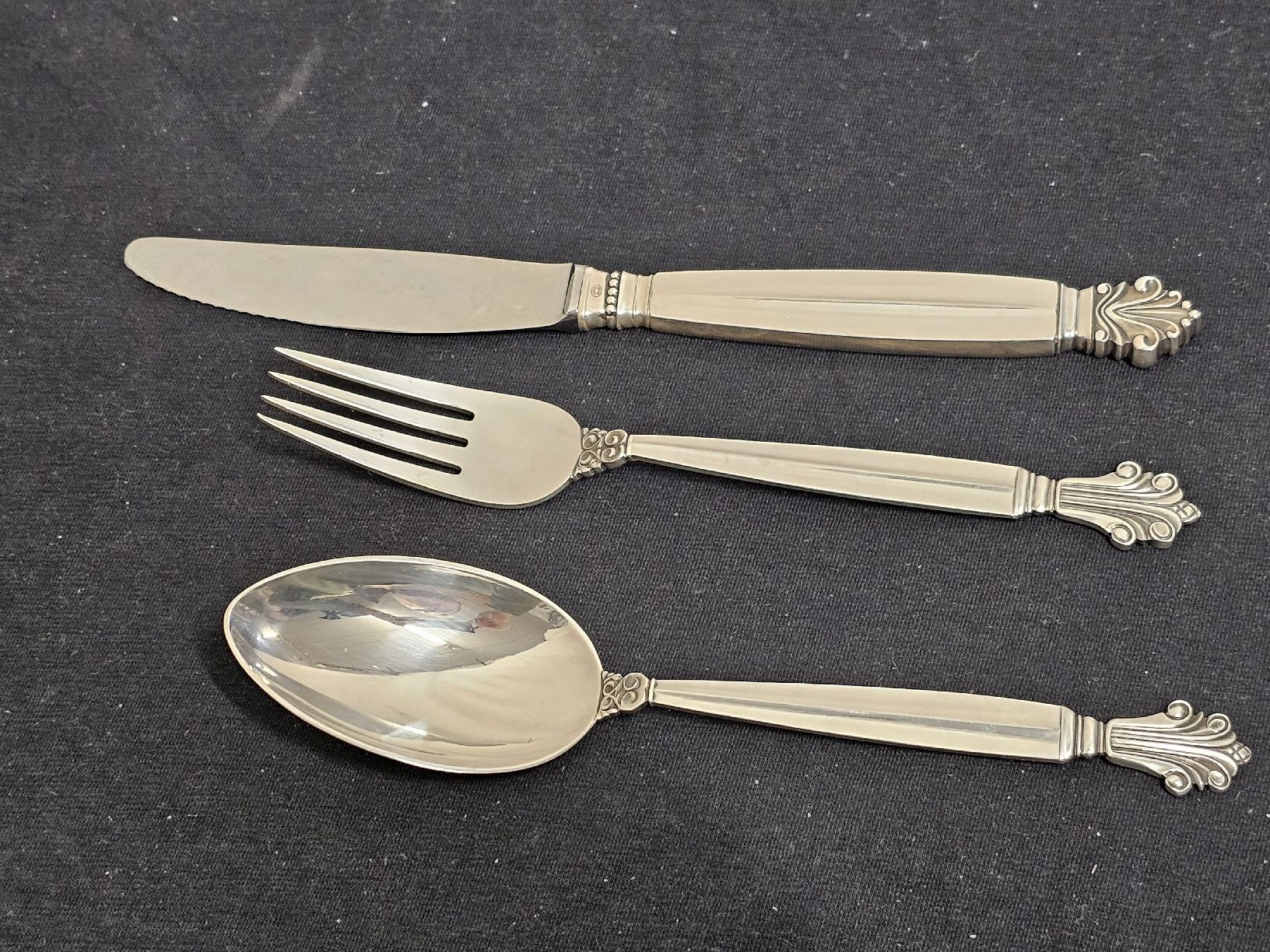 Jensen Bestecksets: Silberbesteck 3-teilig, Messer, Gabel, Löffel Jensen – Gebraucht aus Wolfertswil von Antiko