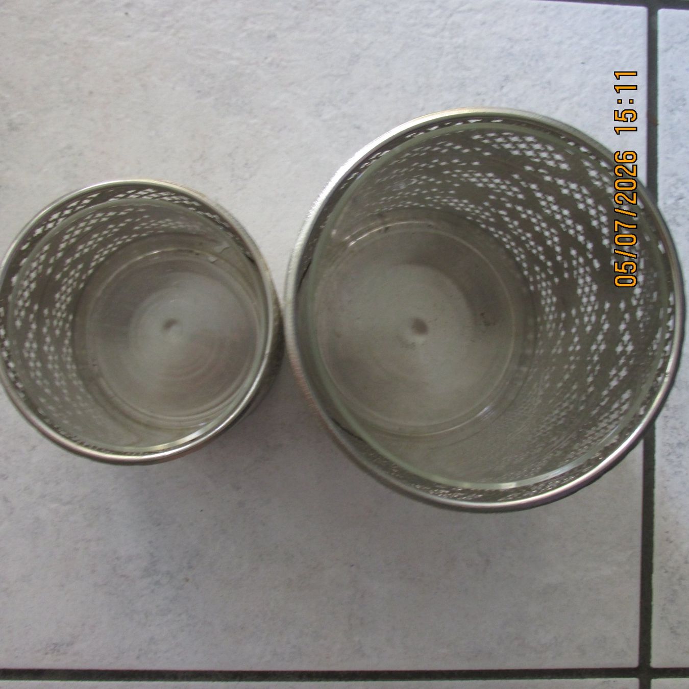 Tutte le decorazioni: 2er Set Kerzenhalter Silber Gittermuster Windlicht – Usato da Galgenen venduto da Forflowers 1