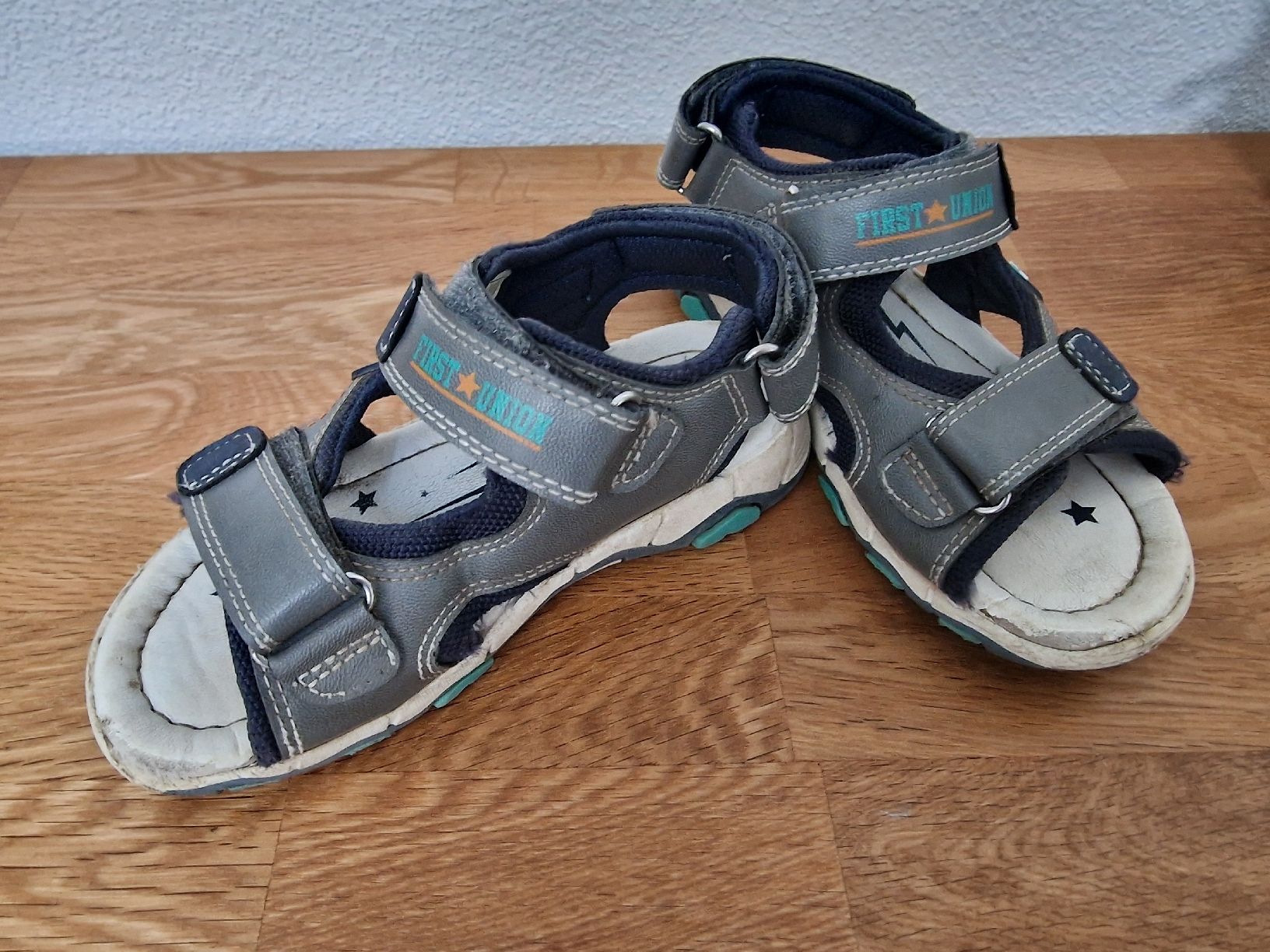 Scarpe per ragazzi: Kindersandalen Grösse 28 gebraucht – Usato da Muri AG venduto da deltadreieck 2