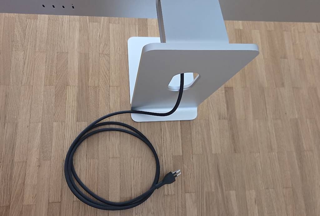 Ecrans: Apple Studio Display 27"  höhenverstellbar  – D'occasion à Zürich par zor_grs5 1